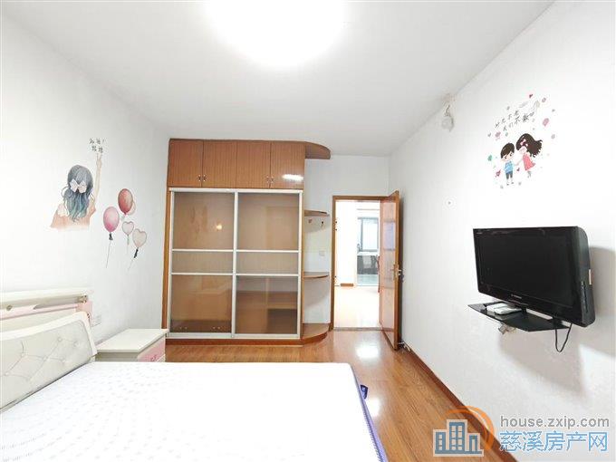 金山新村3楼两室精装1800直接房钥匙在