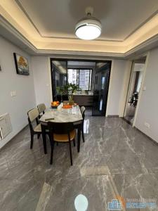 珑玥府精装112平三室两厅两卫满两年