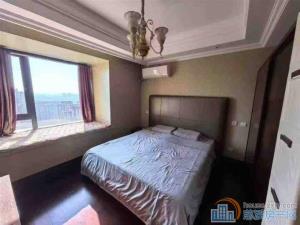 金地鸿悦143平豪装2年192.8万