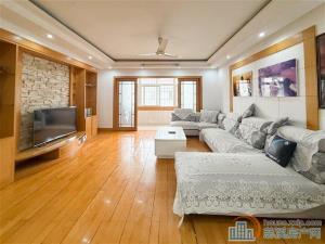 白云公寓 大露台 买一层送一层