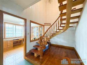 白云公寓 精装复式 带大露台 大车库