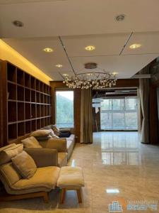 梵石花园电梯4楼160平精装带车位