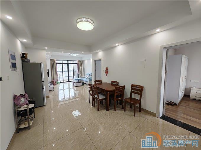 明月佳苑 精装三室3000/月 