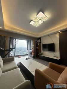 珑玥府凤凰层通地下室精装112平可读书