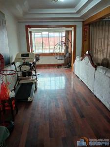 金东南苑136平97万送车库单价7出头