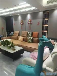 鸣北小区152平方精装车位储169.8万