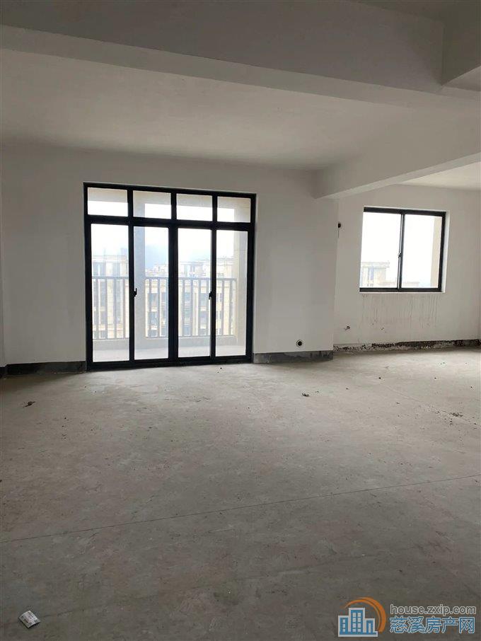 鸣北小区 毛坯153平139.8万低总价