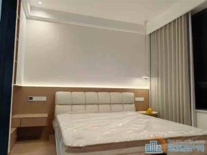 云逸里3室2厅1书房6900包物业