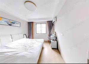 园丁新村三楼精装74平架空层一间