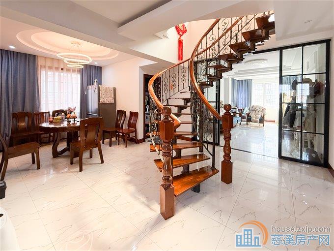 名都公寓 精装保养好 送车库 大露台