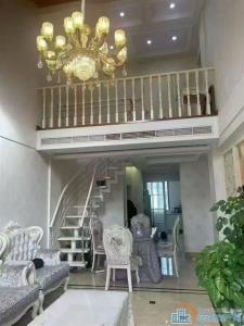 界牌新村90平方 带阁楼 带车位 精装