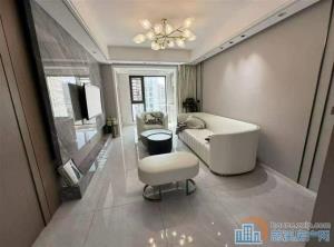 中海湖心半岛101平精装满两年180万