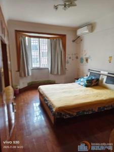 东兴苑南区3楼124平老精装138万