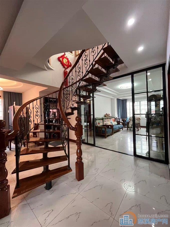 名都公寓精装137平90万 送车库带露台