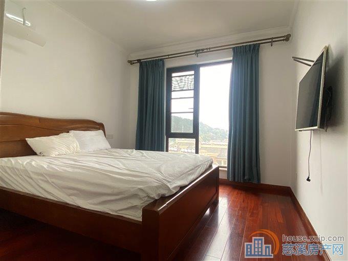 嘉景园142平豪华装修三室二卫4800元