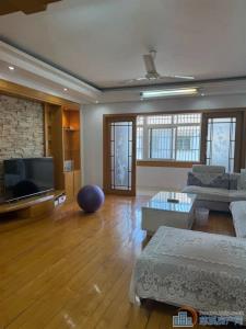 白云公寓 精装复式大车库 实用240平方