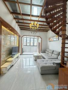  界牌新村洋房五楼顶复 自住精装