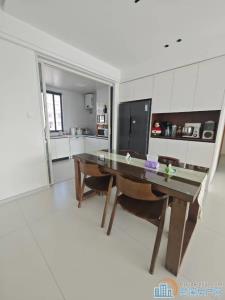 珑玥府143平精装298万车位