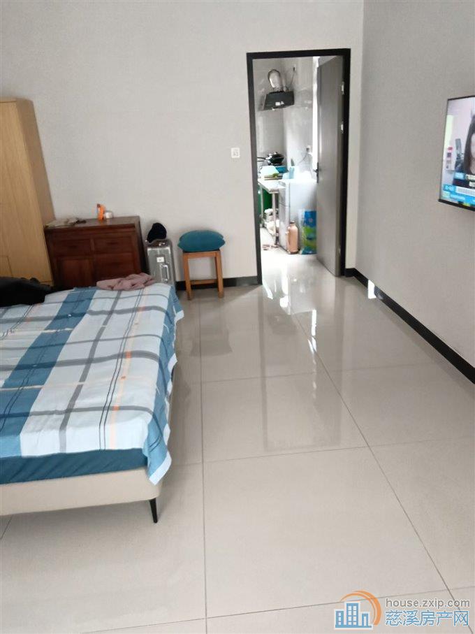 坎墩沈伍村高平房一间50平车子到门口