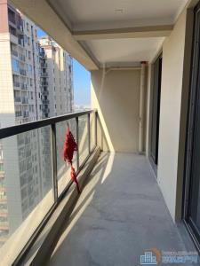 青樾府 毛坯131平方145万边套低总价