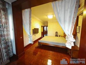 吉祥新村三区4楼138平老装95.8万