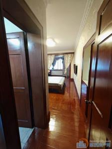 吉祥新村三区4楼138平老装95.8万