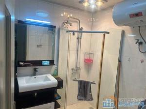 孙塘新村4楼二室精装1800元/月，