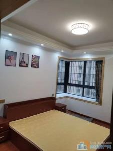 梅林苑92平两室南北通透精装105万