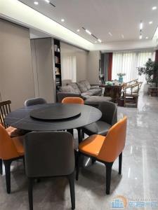 阅江府 精装 洋房车位 143平238万