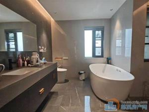 保利俯院江南洋房顶复175平365万