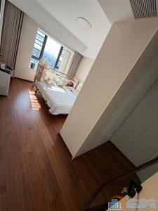 珑玥府143平自住精装修298万车位