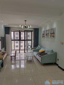 欢乐颂  三室  精装修  2800/月