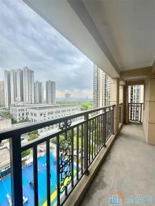 江滨之城 毛坯 142平方159万带车位