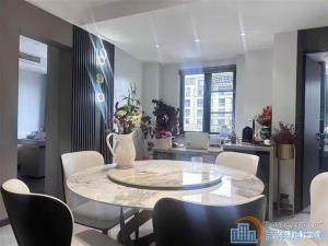 阅江府133平方豪华装二年228万