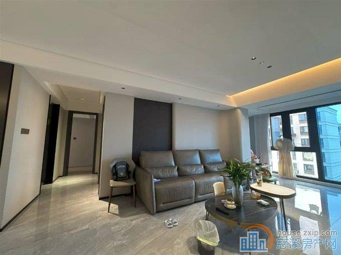 锦尚府黄金楼层143平豪装中央空调地暖