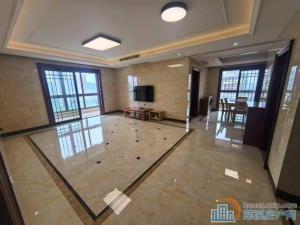 嘉景园 豪装+车位 2个杂物间