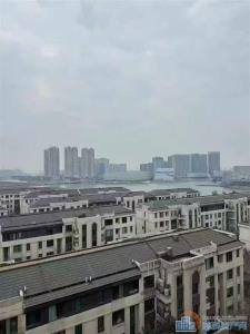 【湖心半岛】12楼127平豪装249.8