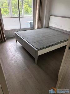 实验中学旁2室1厅1卫1200一个月