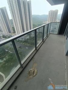 急 江滨之城143平方 三间朝南 送车位