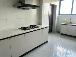 明月书苑观湖佳苑142平+车位储藏间精装