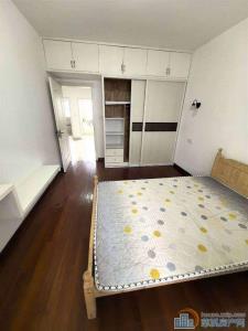 城东新村 3室精装1800元/月