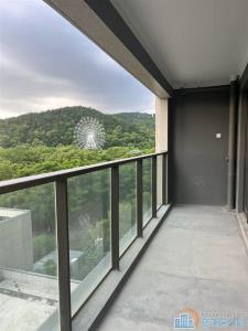 江滨之城 毛坯124平方边套无遮挡