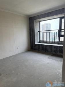 江岸臻园 毛坯 三开间 中上层 送车位