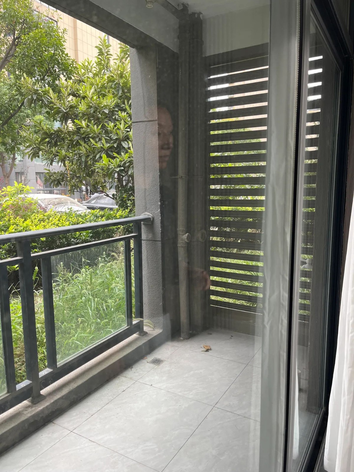 梅林苑  精装修 带杂物间 满两年