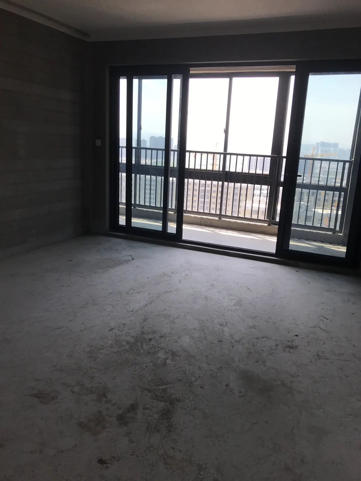 碧桂园泊蔚里 全新白坯  带2个充电车位