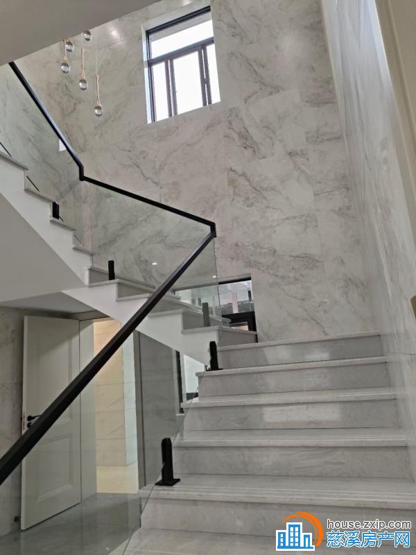 横河私房3间2楼185平豪装259万直接