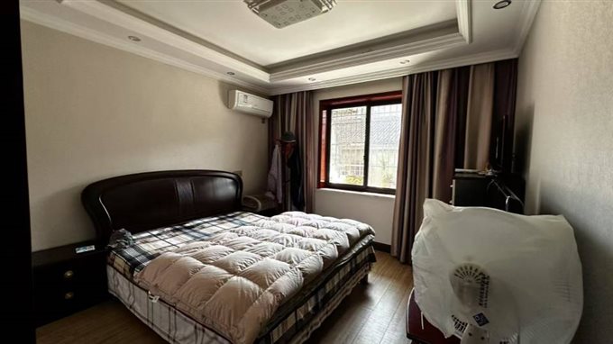 金山新村多层2楼85平架空层91万