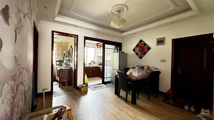 金山新村多层2楼85平架空层91万