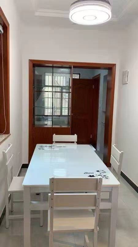 西门中学旁南张家路2楼一室一厅1300元