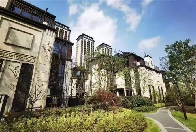 翡丽湾合院191平毛坯无车位200万